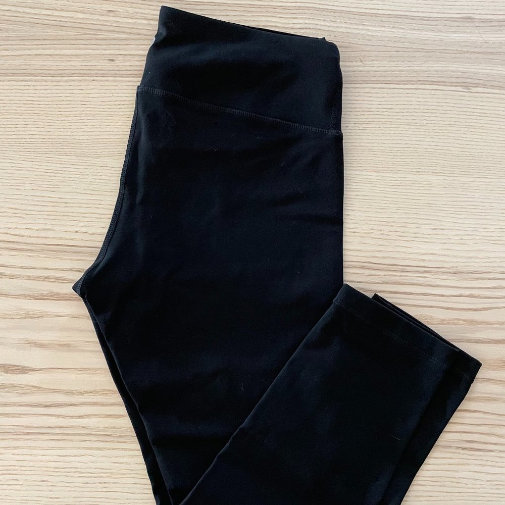 Black Capri length 90 Degree by Reflex leggings. Size L
